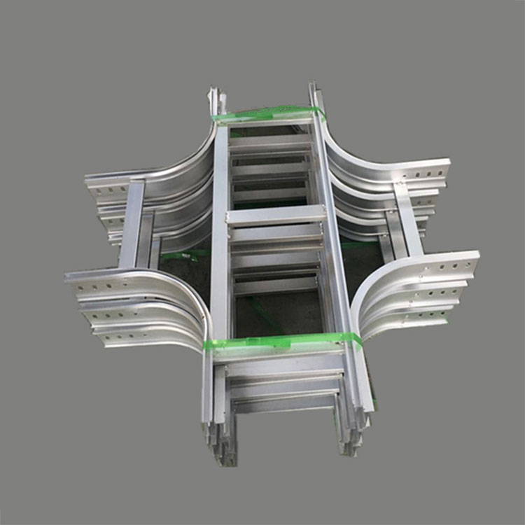 XQJ-T-04梯級式鍍鋅電纜橋架水平四通